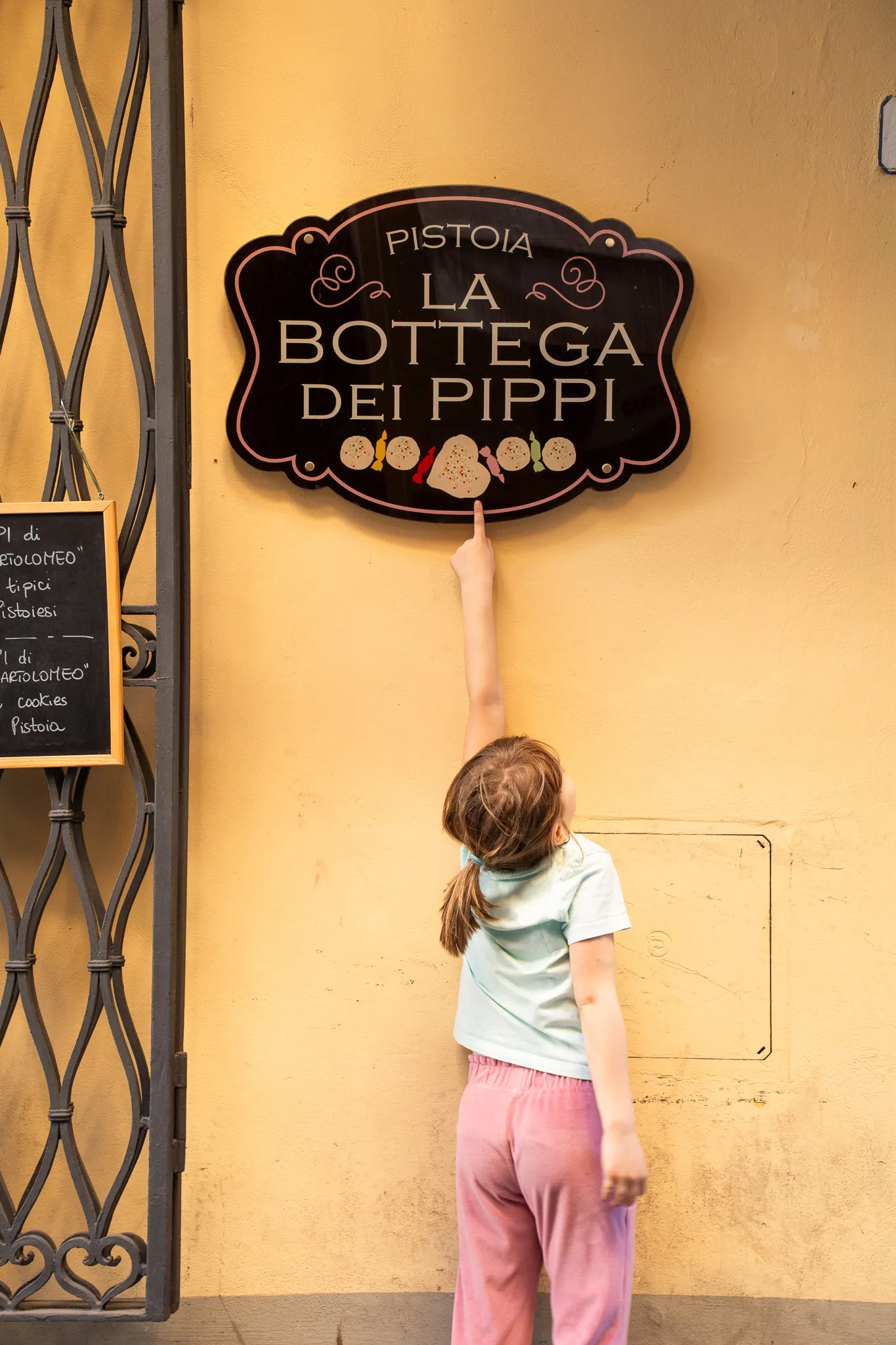 insegna negozio la bottega dei pippi pistoia